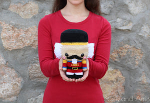 Storyland Amis, Christmas in July, Nutcracker Crochet Amigurumi