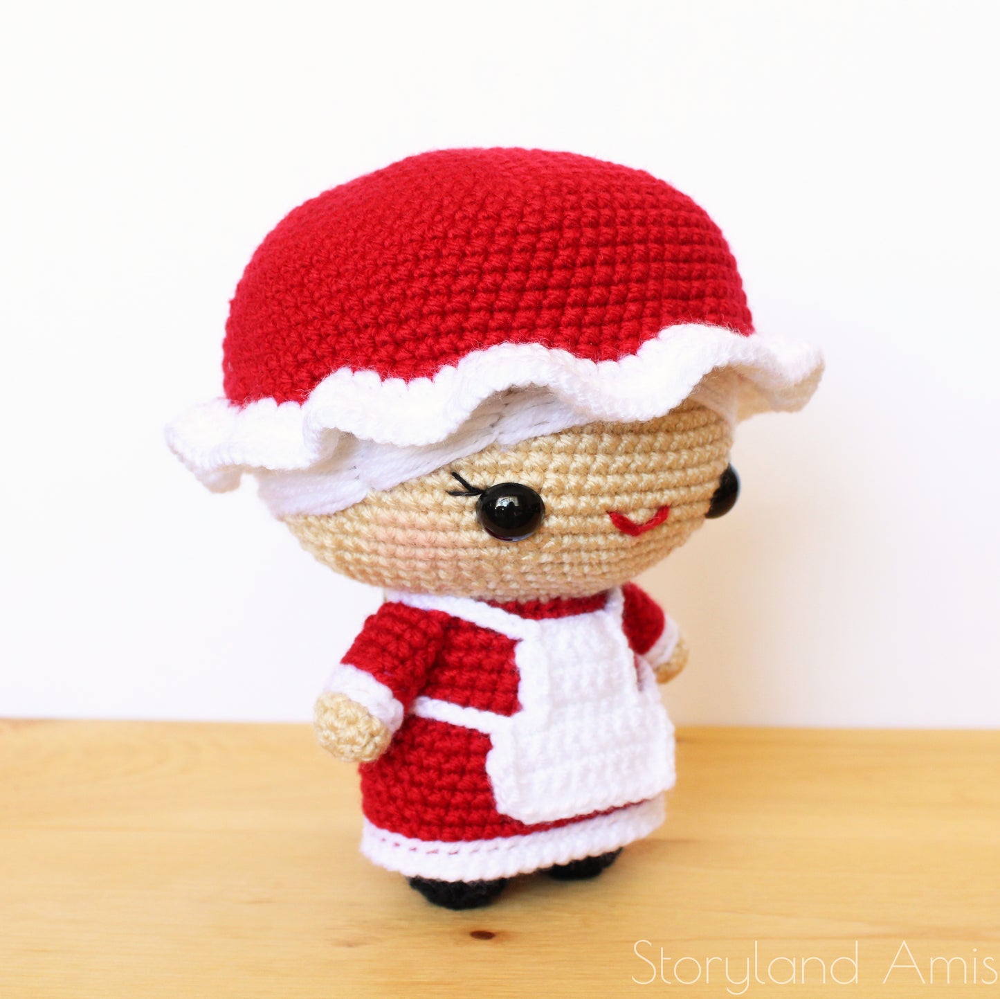 PATTERN Cuddle-Sized Mrs. Claus Amigurumi