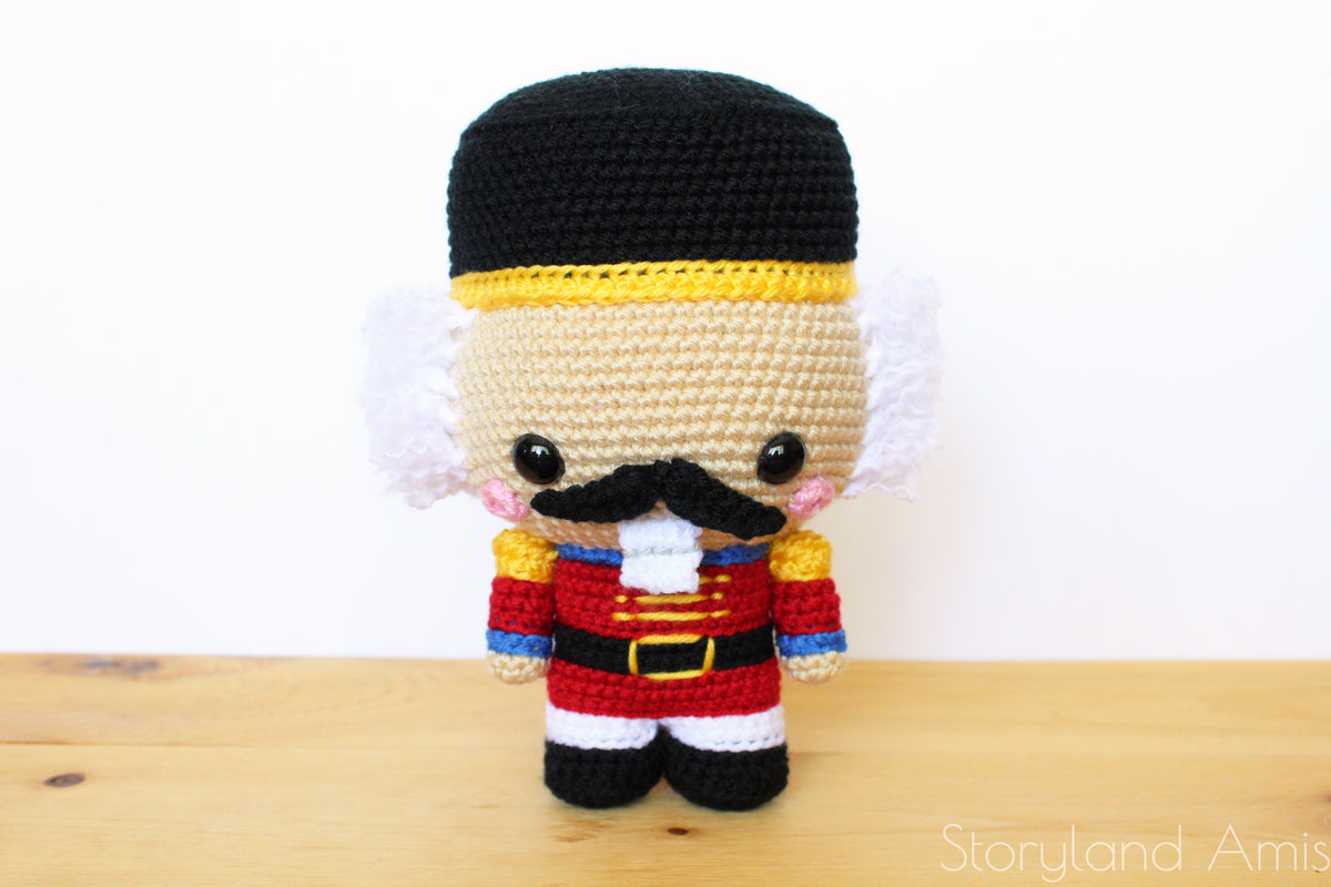 Storyland Amis, Christmas in July, Nutcracker Crochet Amigurumi